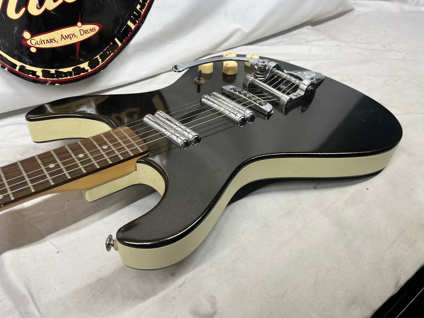 Danelectro Hodad Doublecut Electric Guitar with Gig Bag