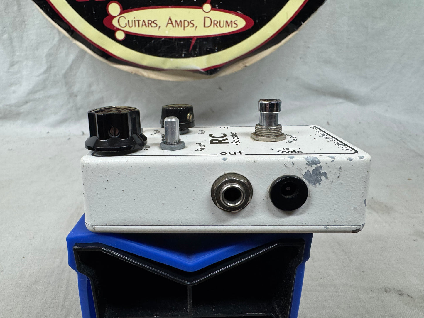 Xotic Effects RC Booster v1 Boost Pedal - missing some knobs