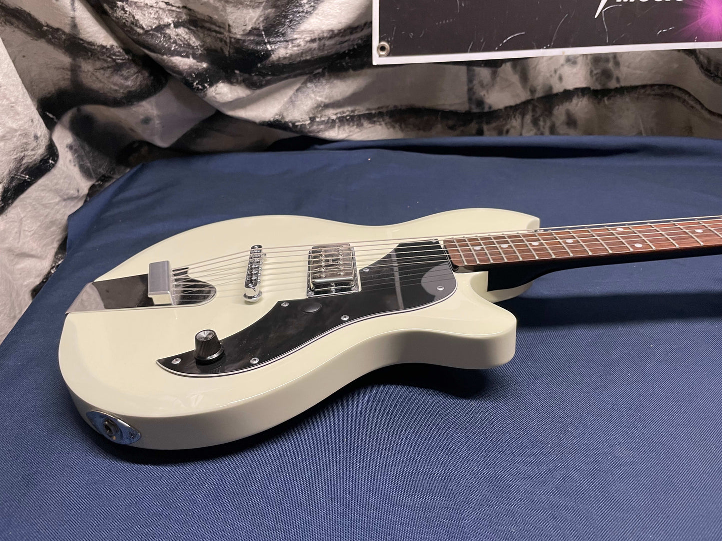 Supro Island Series Jamesport Singlecut Guitar 2016 - Antique White
