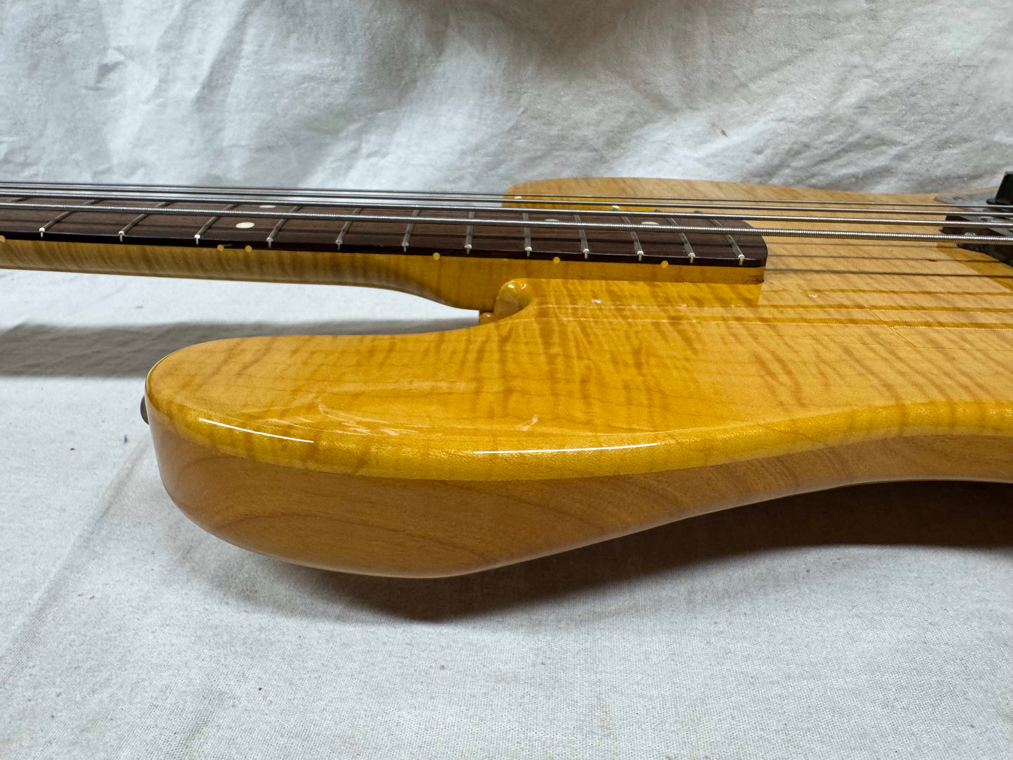 Fender Jazz Bass 4-string J-Bass - photo - Foto Flame - MIJ Made In Japan 1994 - 1995
