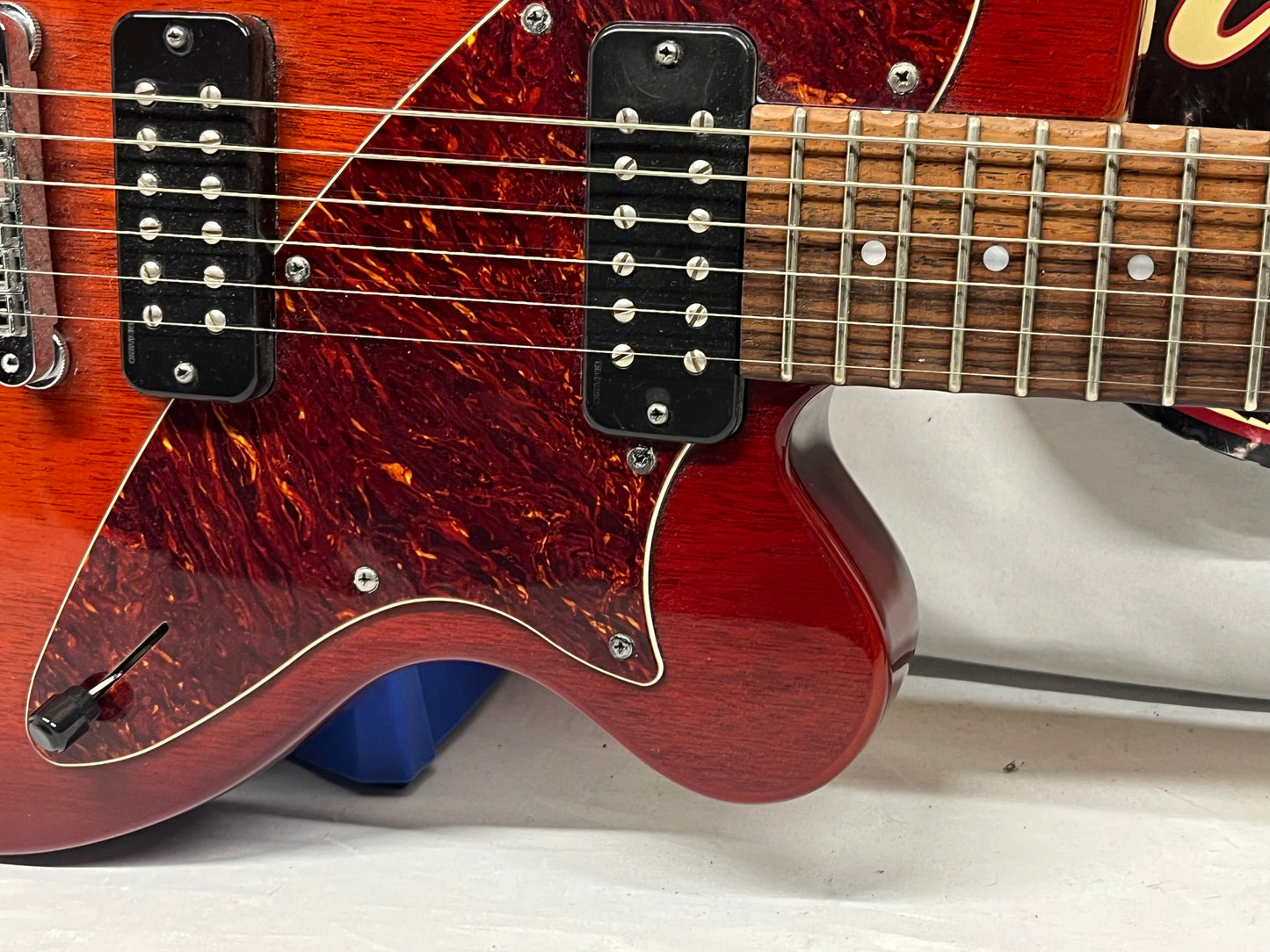 Yamaha AES800 Singlecut Electric Guitar
