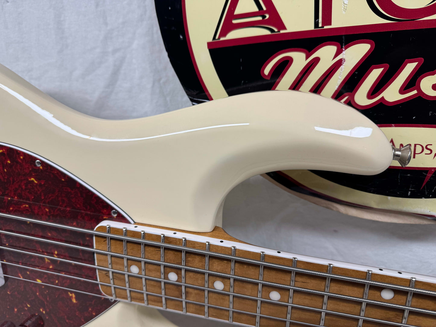 Ernie Ball Music Man 30th Anniversary Stingray sting ray 5 H Bass with Case 2018 - Translucent Buttercream / Roasted maple neck / maple fingerboard