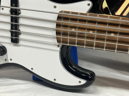 Squier Affinity Series Jazz Bass V 5-String Electric Bass - Black