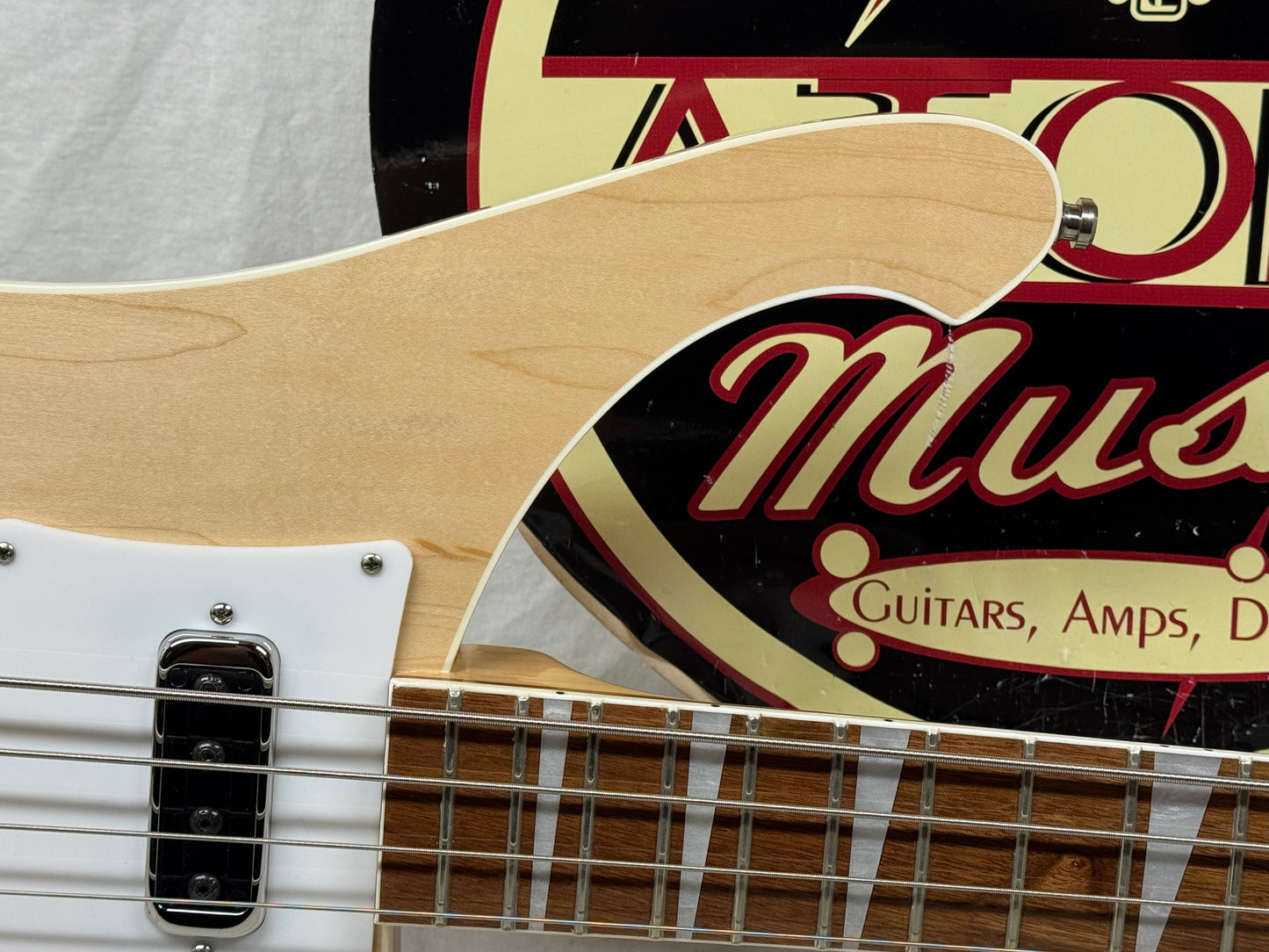 Rickenbacker 4003 4-string Bass with Case 2025 - Mapleglo / Natural