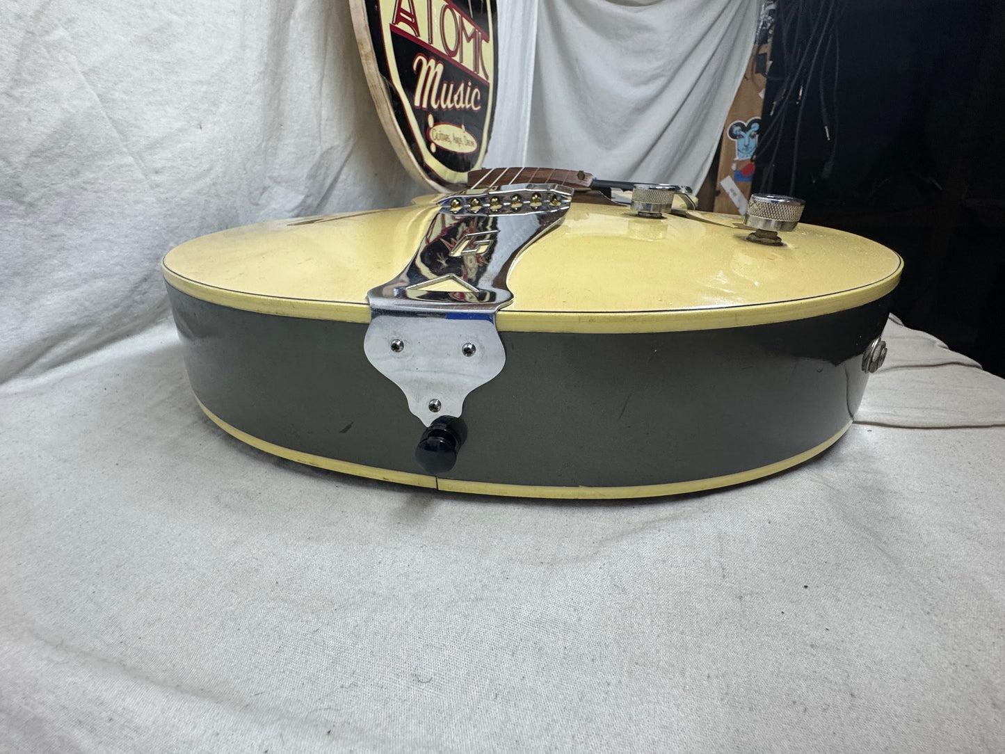 Gretsch USA 6187 g6187 Clipper Hollowbody Guitar with Case - neck/headstock repaired 1957 - Cream / Cadillac Green