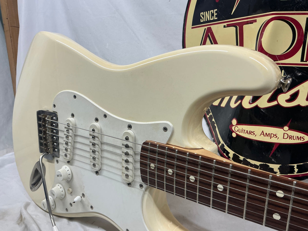 Fender Stratocaster (Squier Series) - White