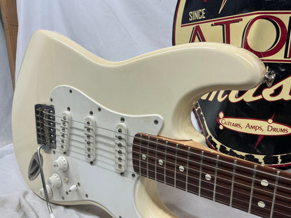 Fender Stratocaster (Squier Series) - White