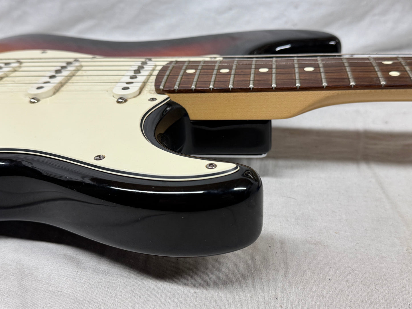 Fender American Standard Stratocaster Guitar 2008 - 3-Color Sunburst / Rosewood fingerboard