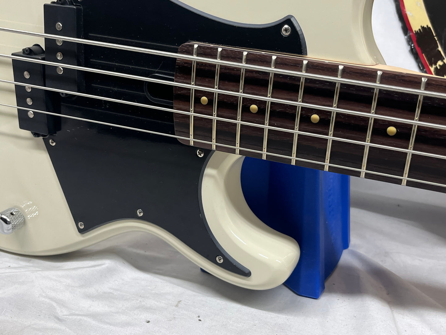 Yamaha Broad Bass Doublecut 4-String Electric Bass