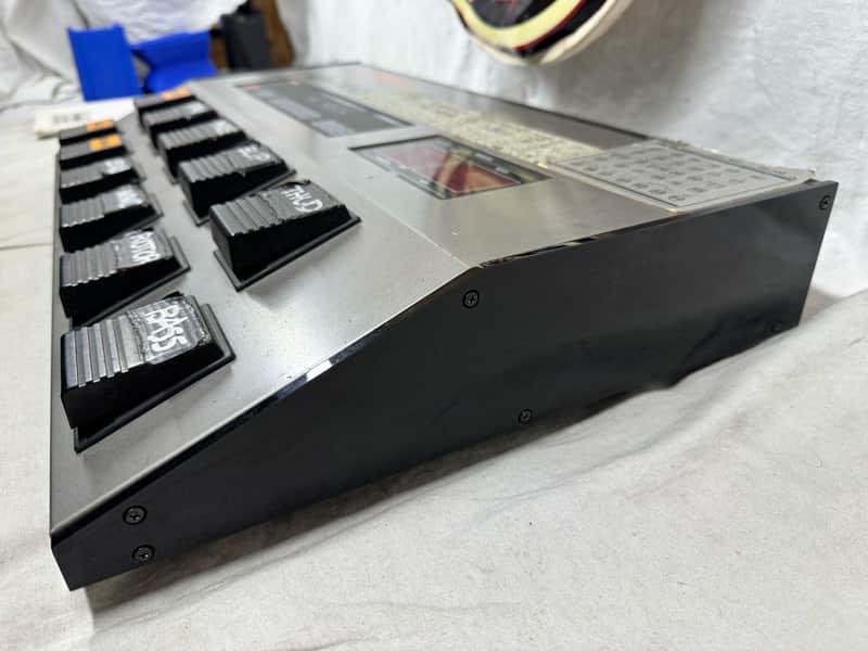 Roland GR-700 Guitar Synthesizer Module with Case - Image 11