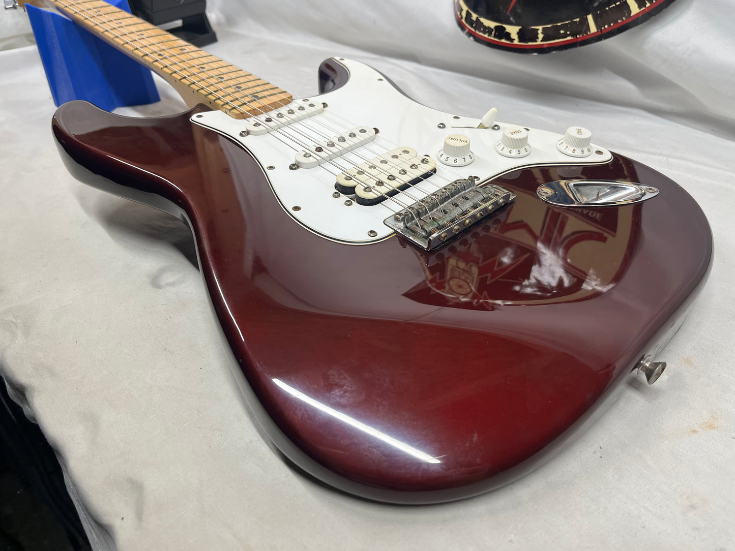Fender Standard Stratocaster Strat HSS MIM - Made in Mexico - Midnight Wine