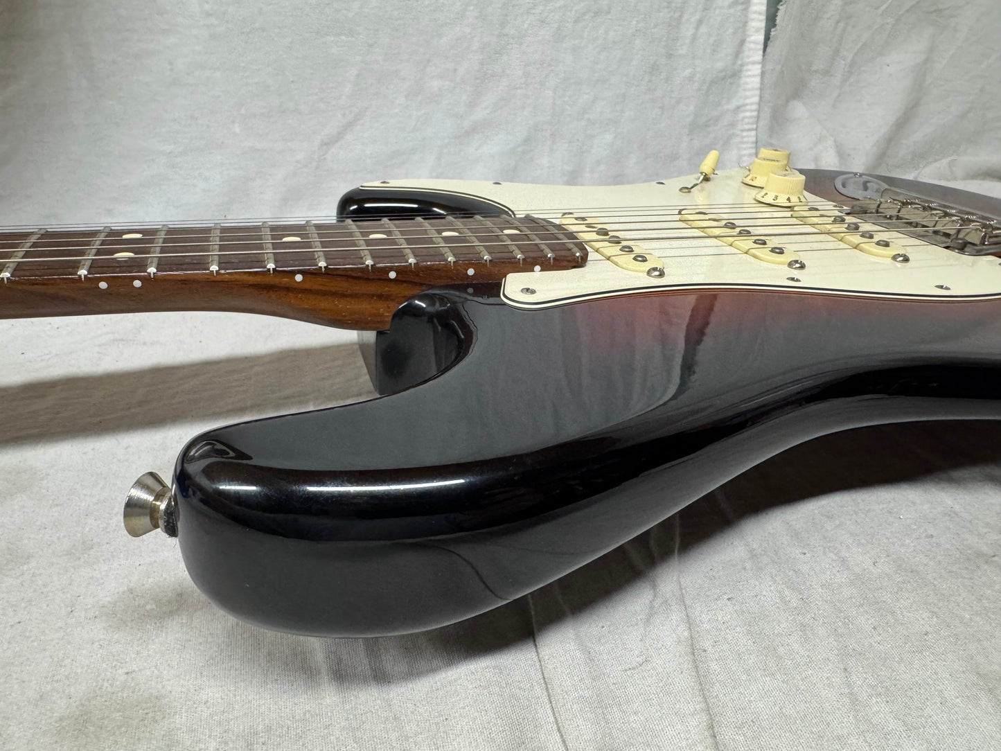 Fender Limited Edition American Standard Stratocaster Guitar with Rosewood Neck + Case 2016 - 3-Color Sunburst / Rosewood fingerboard