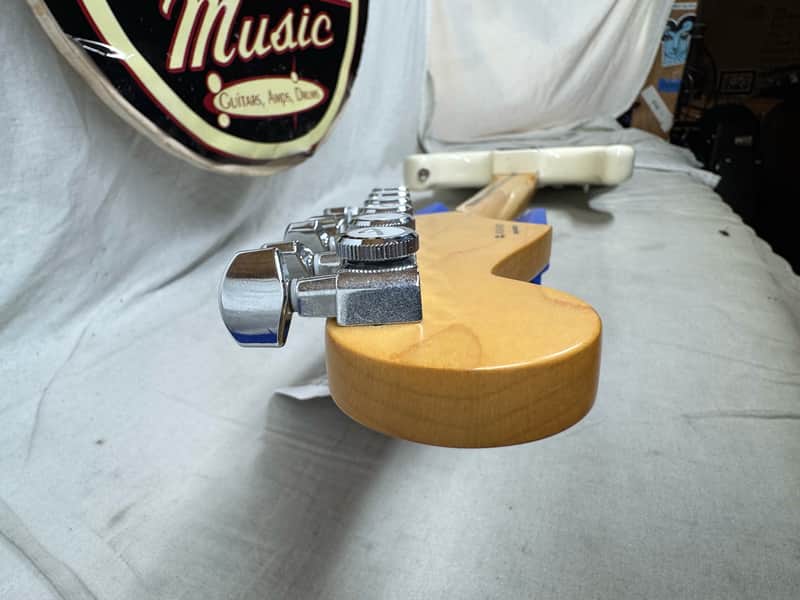Fender EOB Sustainer Ed O'Brien ( Radiohead ) Signature Stratocaster Guitar with Case - Image 25