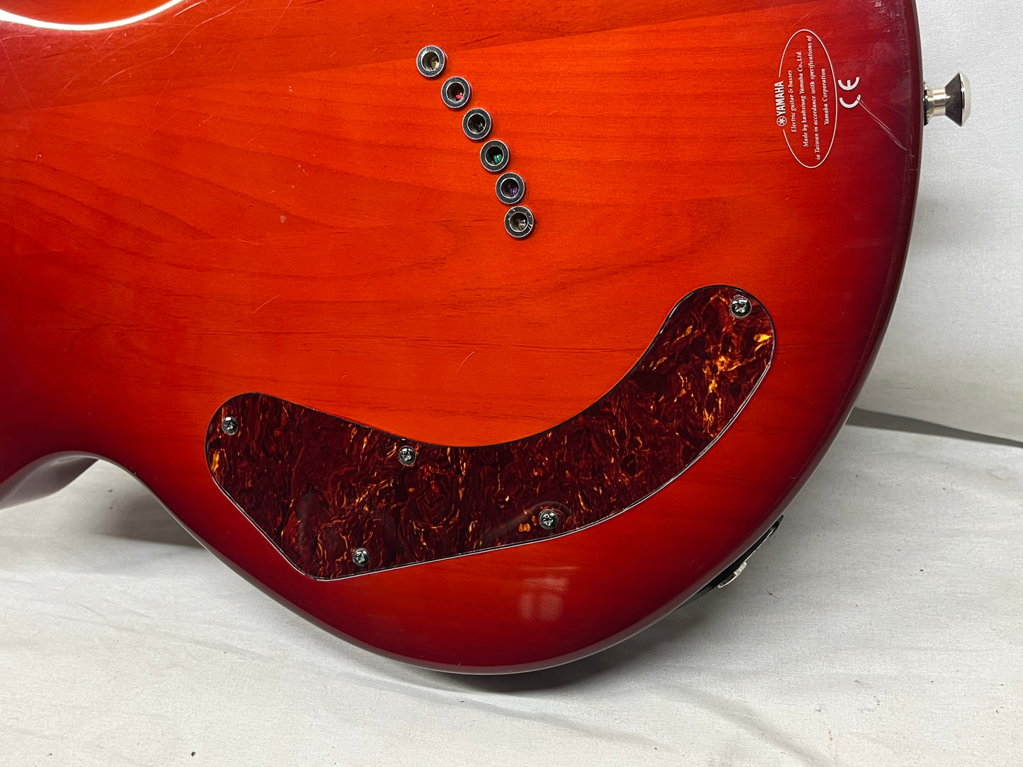 Yamaha AES800 Singlecut Electric Guitar