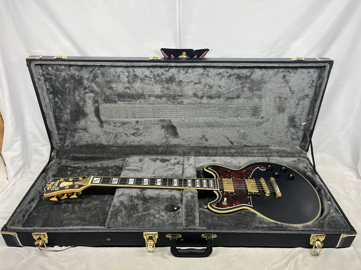 D'Angelico Deluxe Brighton Doublecut HH Electric Guitar with Hard Case - Matte Black