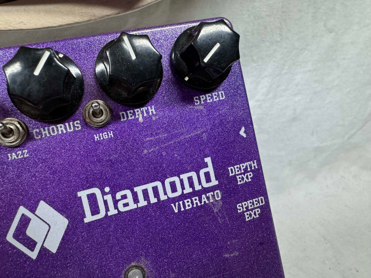 Diamond Effects Vibrato v1 Chorus Vibrato Pedal with Power Supply