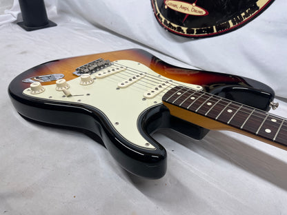 Fender Classic Series '60s Stratocaster strat Electric Guitar - 3-Color Sunburst