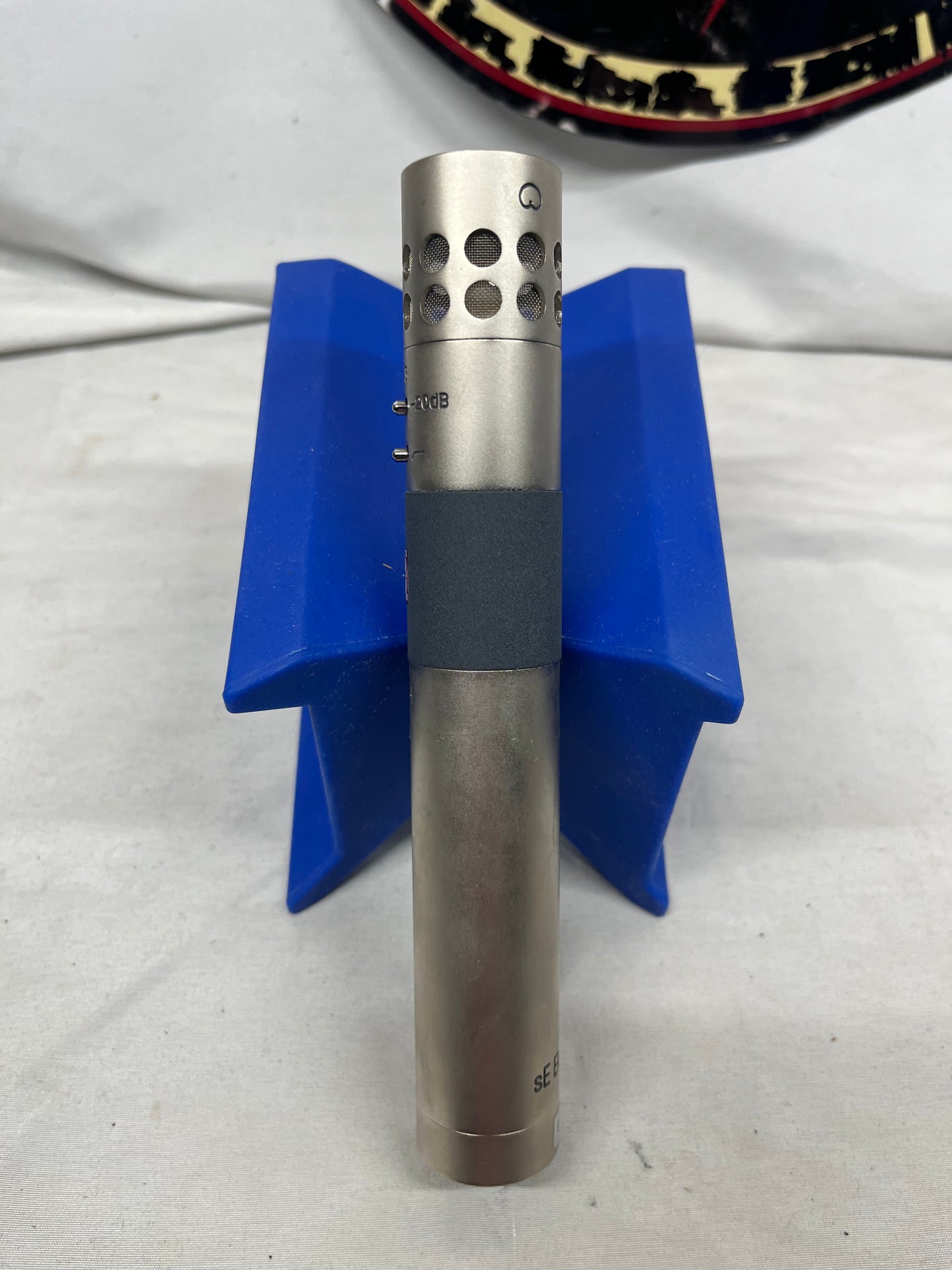 sE Electronics sE4 Small Diaphragm Cardioid Condenser Microphones - Stereo Pair with Case and Mounts