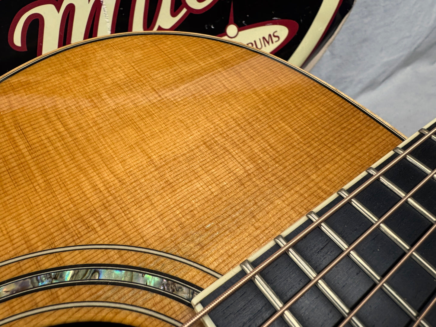 Larrivee 05 Select Series OMV-05 omv05 Single Cutaway Acoustic Guitar with Case -- *Split in Top / Cracks*