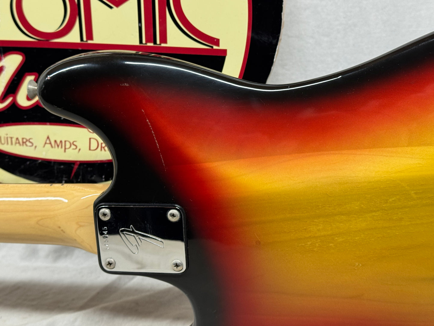 Fender USA Mustang 4-string Bass with Case 1974 - 3-Color Sunburst / Rosewood fingerboard