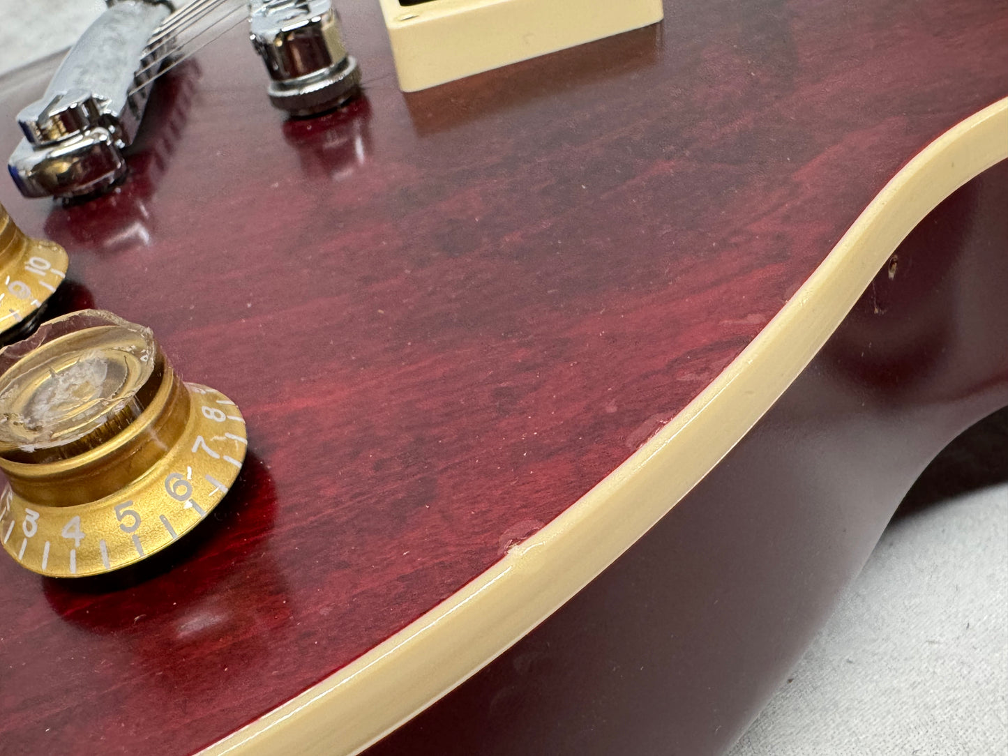 Gibson Les Paul Traditional Pro V Satin Guitar with Case 2019