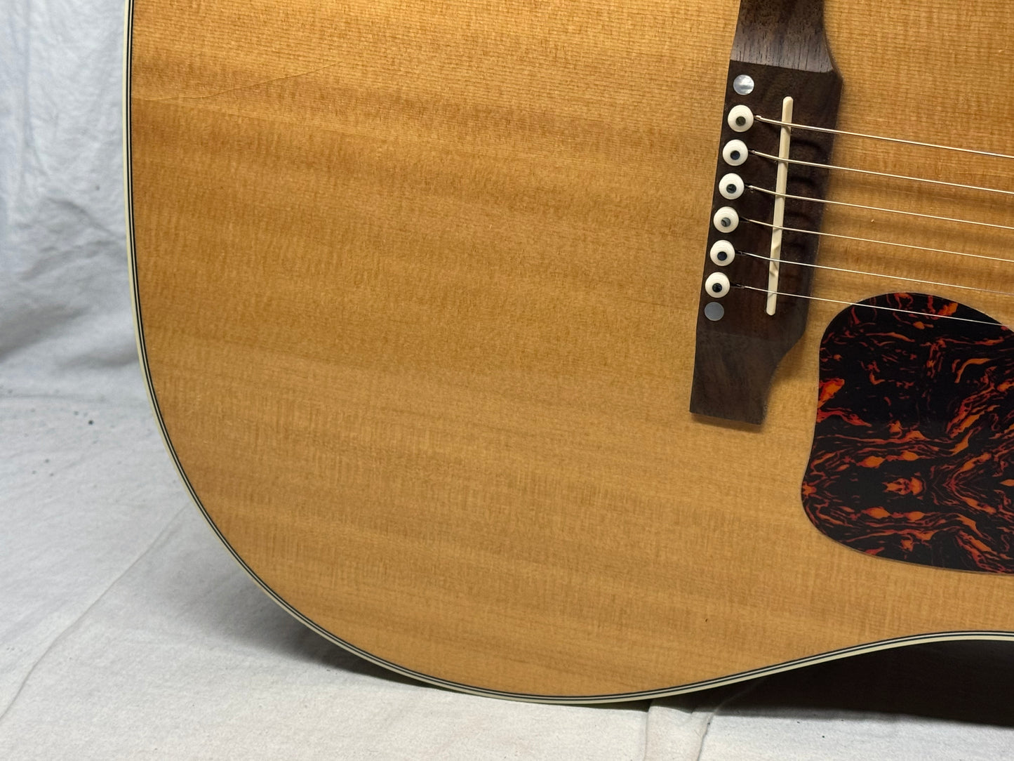 Gibson J-45 j45 Studio Jumbo Acoustic Guitar with Road Runner Case 2019