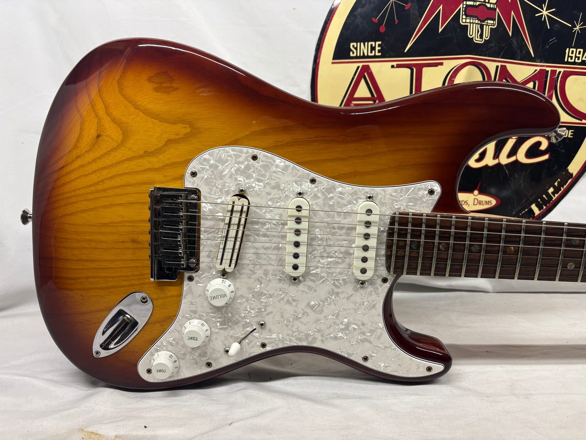 Fender American Deluxe Stratocaster with Maple Fretboard 2004 - 2010 - 3-Color Sunburst