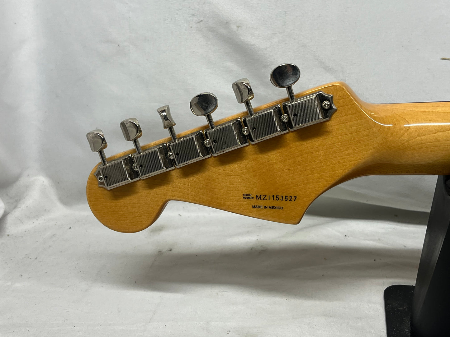 Fender Classic Series '60s Stratocaster strat Electric Guitar - 3-Color Sunburst