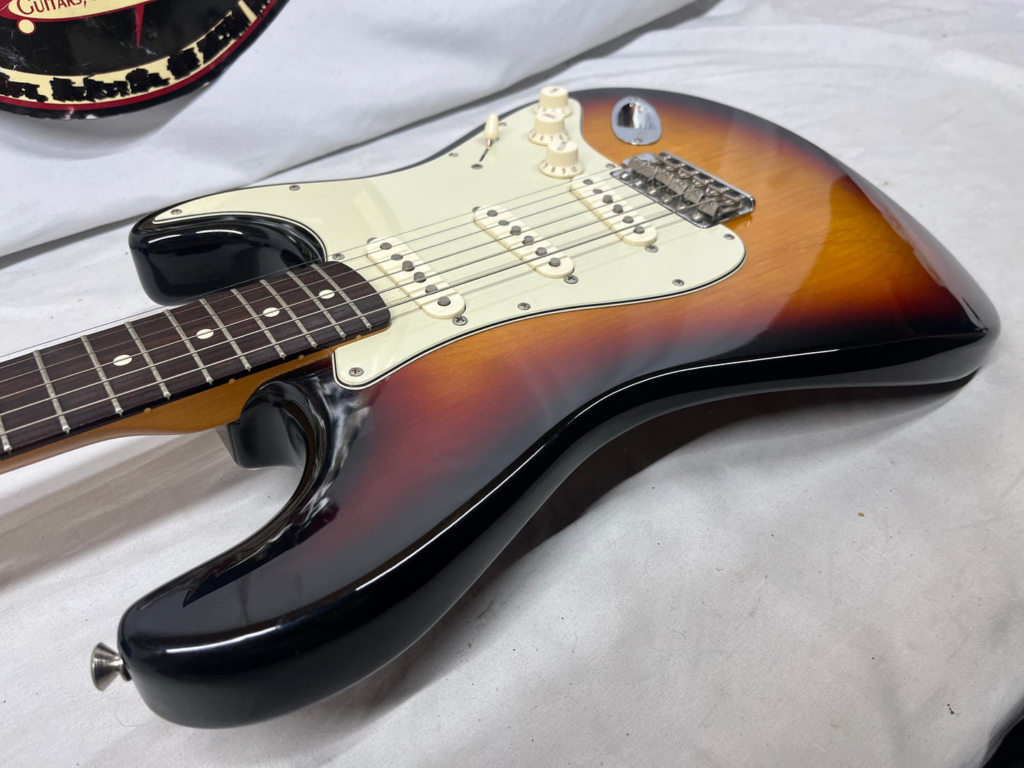 Fender Classic Series '60s Stratocaster strat Electric Guitar - 3-Color Sunburst