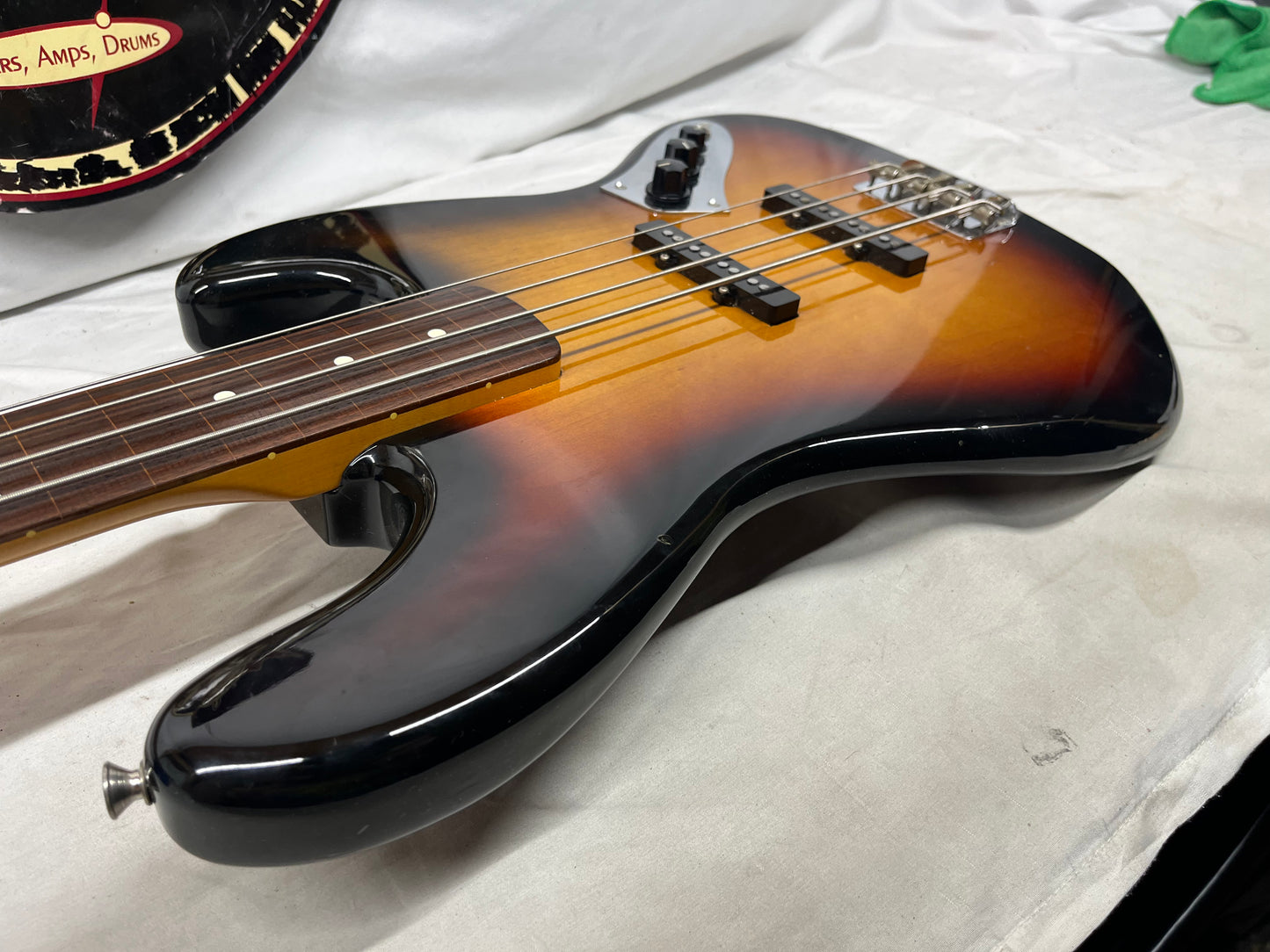 Fender Jaco Pastorius Signature Fretless 4-String Electric Jazz Bass - 3-Color Sunburst