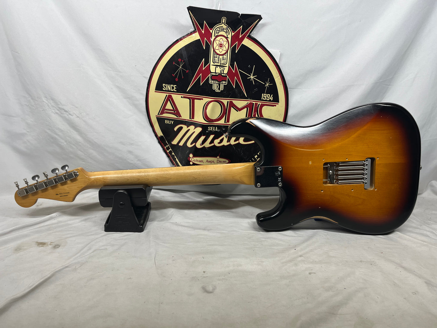 Fender Road Worn '60s Stratocaster Strat Electric Guitar - 3-Color Sunburst