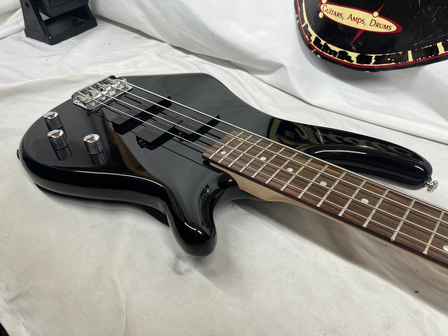 Fullerton 4-String Doublecut Electric Bass