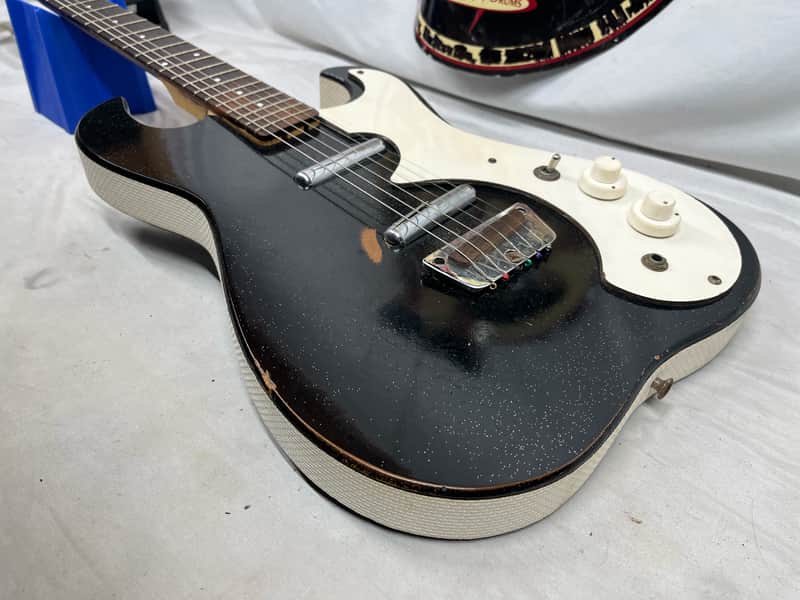 Silvertone Model 1448 Doublecut Electric Guitar - Image 19