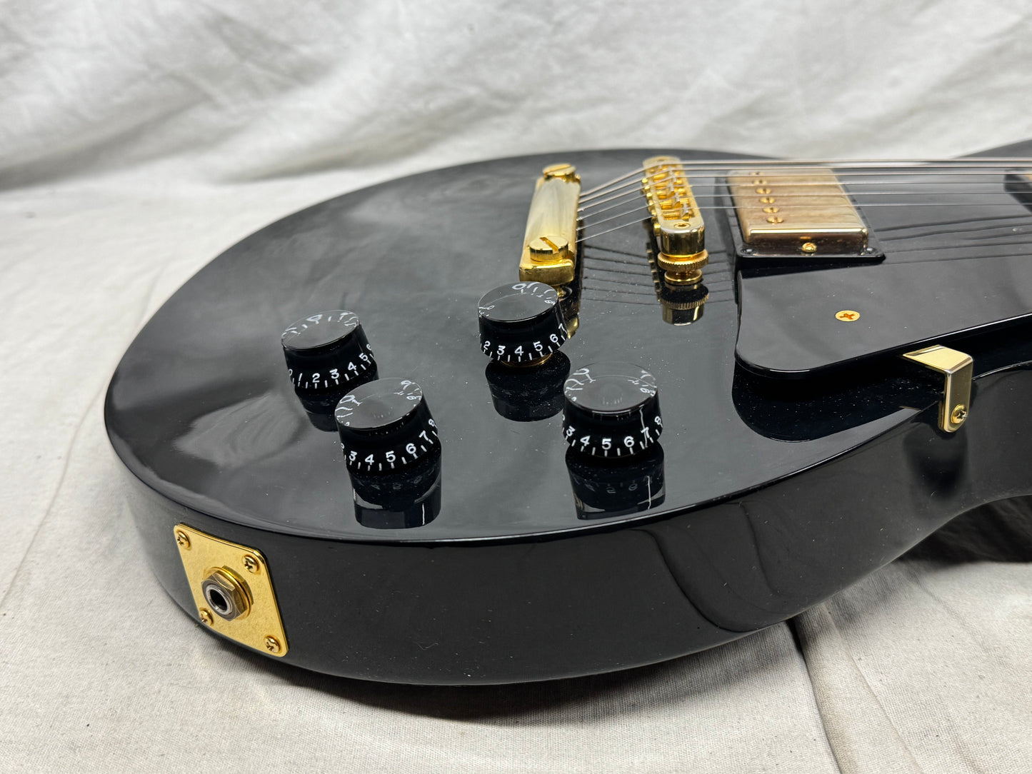 Gibson Les Paul Studio Guitar 2019 - Ebony / Black