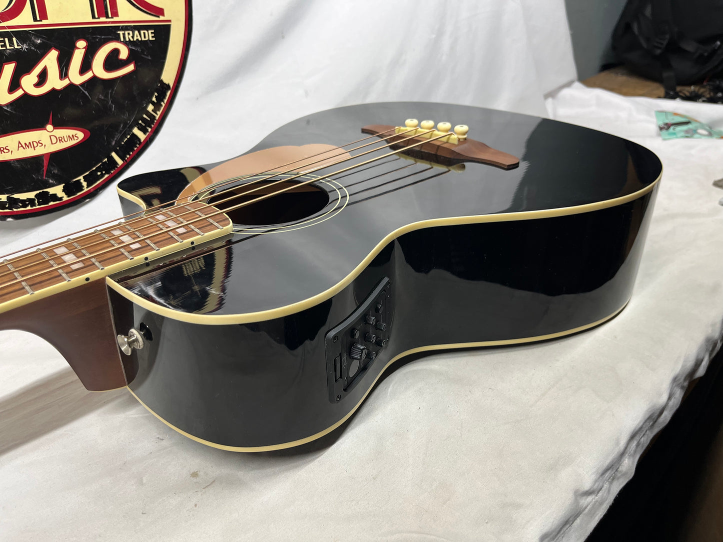 Fender Kingman V2 Acoustic Bass Guitar