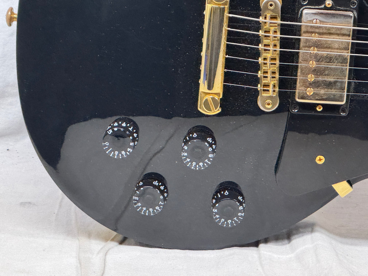 Gibson Les Paul Studio Guitar 2019 - Ebony / Black