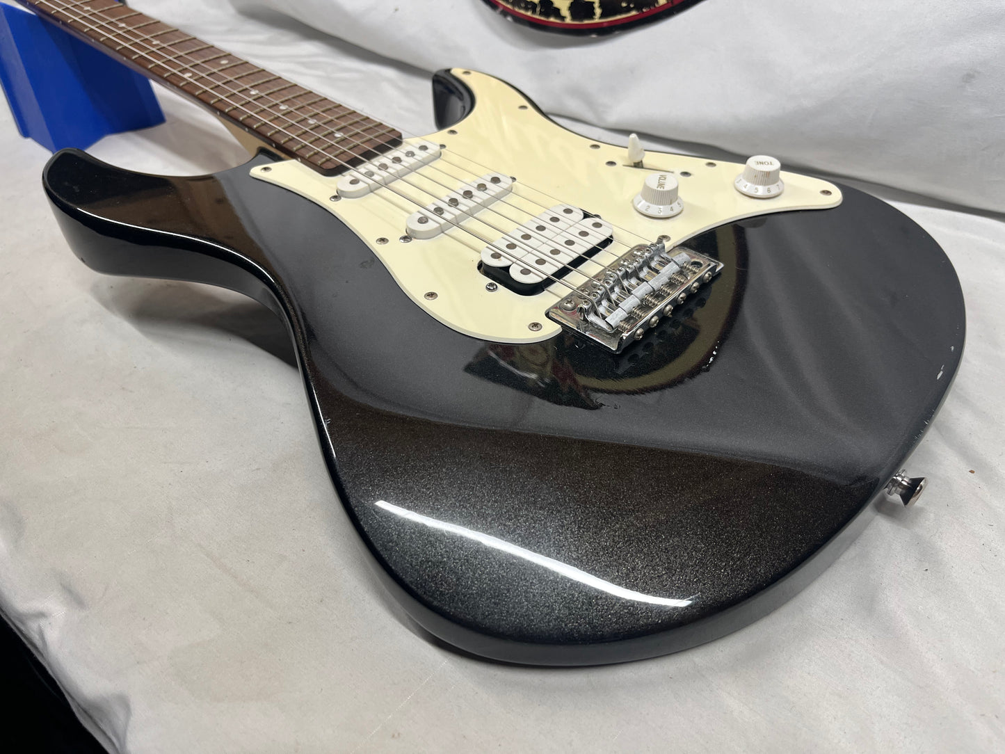 Yamaha EG 112C Doublecut Electric Guitar