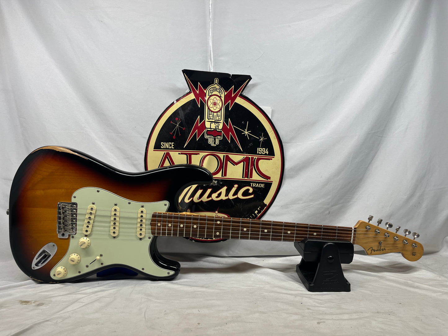 Fender Road Worn '60s Stratocaster Strat Electric Guitar - 3-Color Sunburst