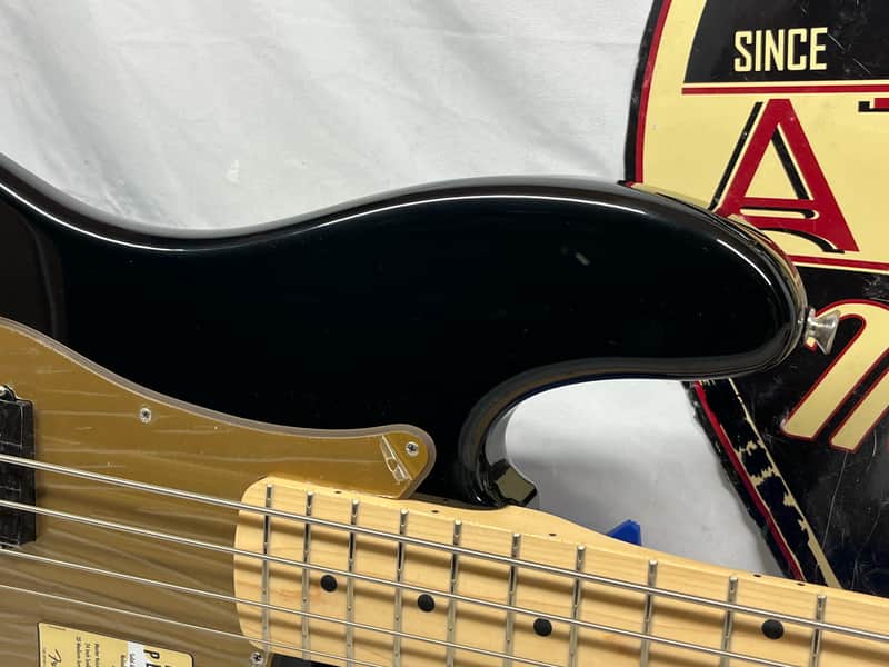 Fender Deluxe Active Electric Precision Bass Special - Image 3