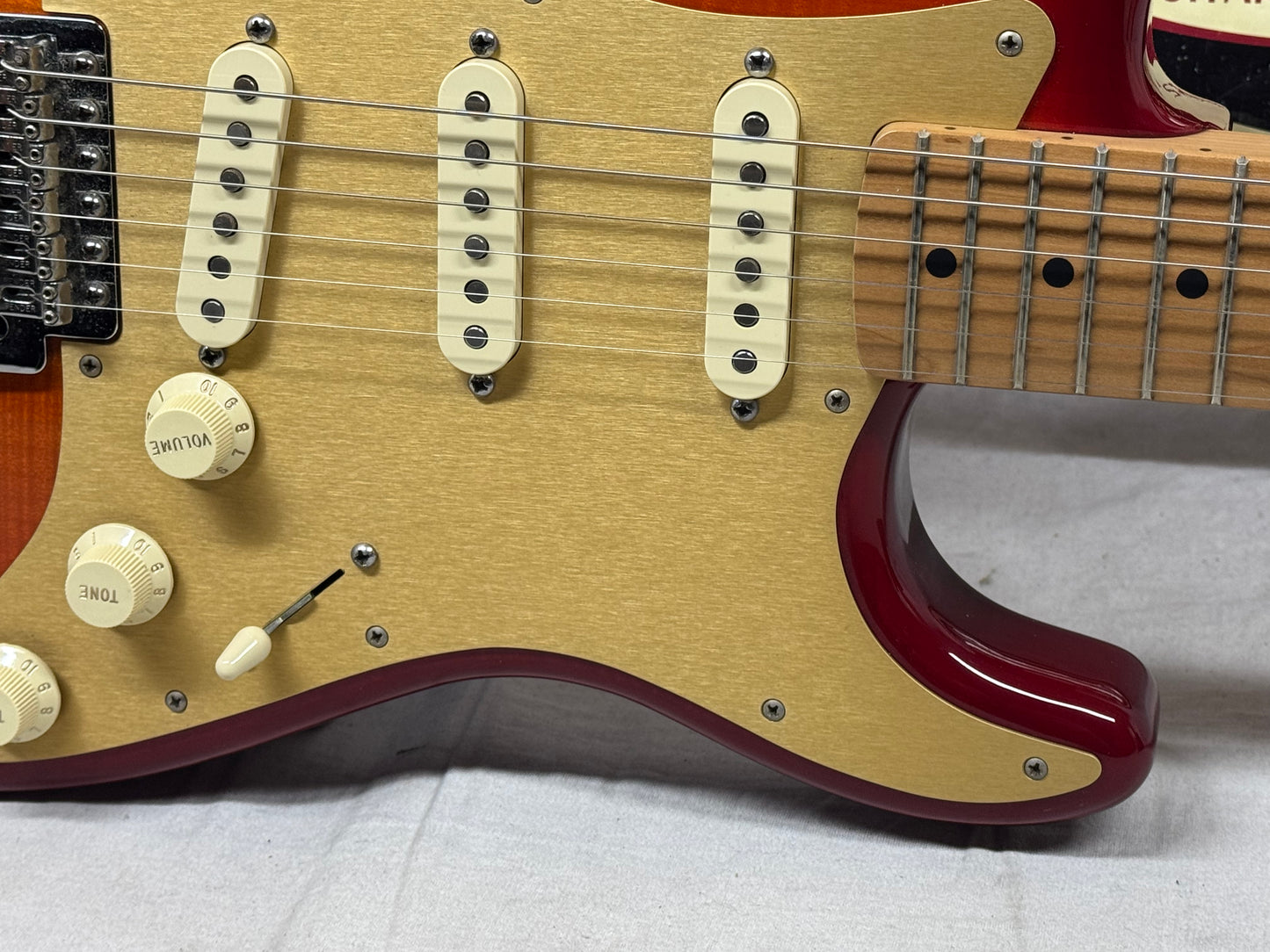 Fender Player II 2 Stratocaster Plus Top Guitar - MIM Mexico 2025 - Cherry Burst / Maple neck