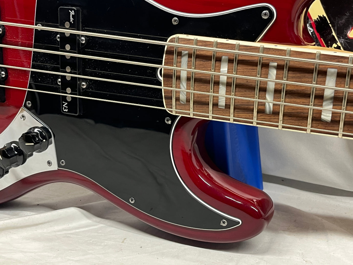 Fender American Deluxe 4-String Electric Jazz Bass 2011 - Wine Transparent