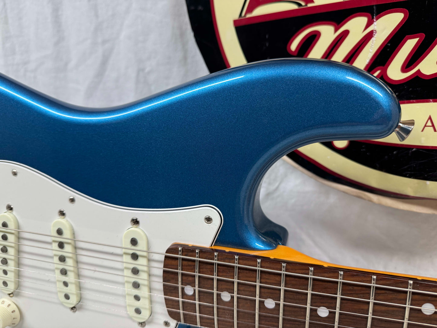Fender Traditional '60s Stratocaster Guitar - MIJ Made In Japan 2023 - Lake Placid Blue / Rosewood fingerboard