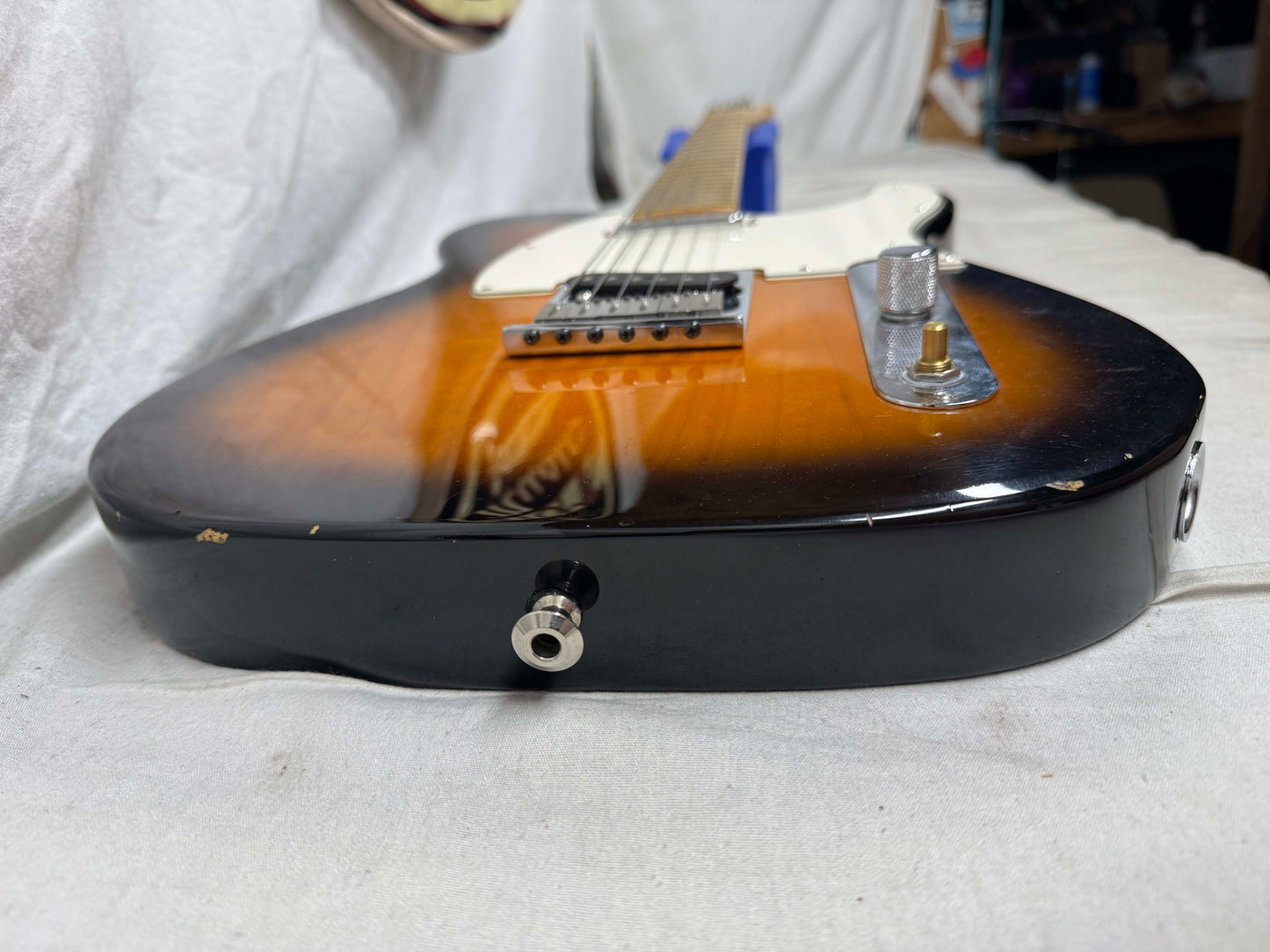 Fender American Telecaster Guitar 2001 - 2-Color Sunburst / Maple neck