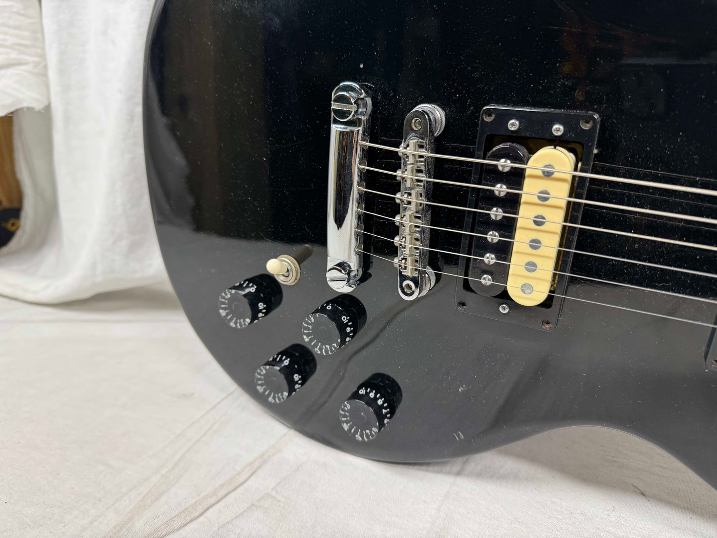 Gibson Les Paul Invader Guitar 1983