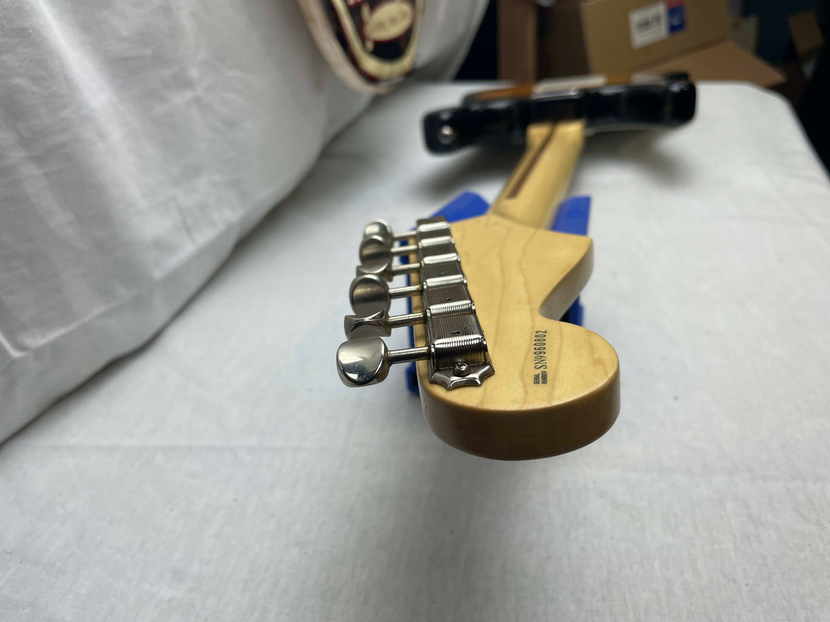 Fender Buddy Guy Stratocaster Guitar with Case 1999 - 2-Color Sunburst / Maple fingerboard