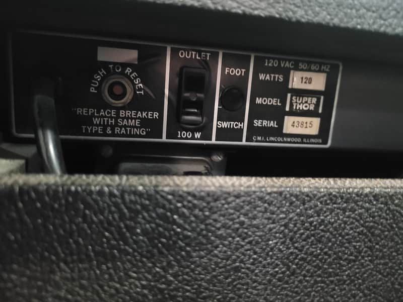 Gibson Super Thor 2x15" Bass Combo - Image 6