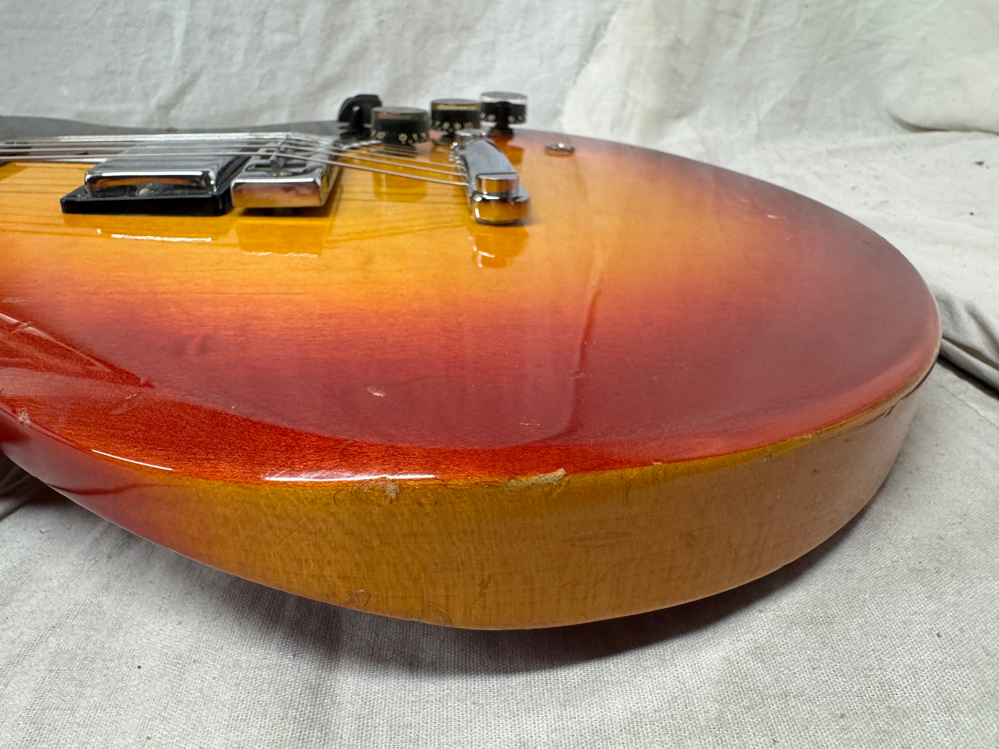 Gibson L6-S l 6s Custom Singlecut Guitar with Case - Cherry Sunburst