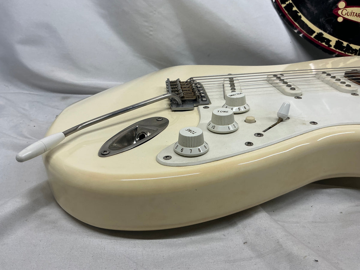 Fender Stratocaster (Squier Series) - White