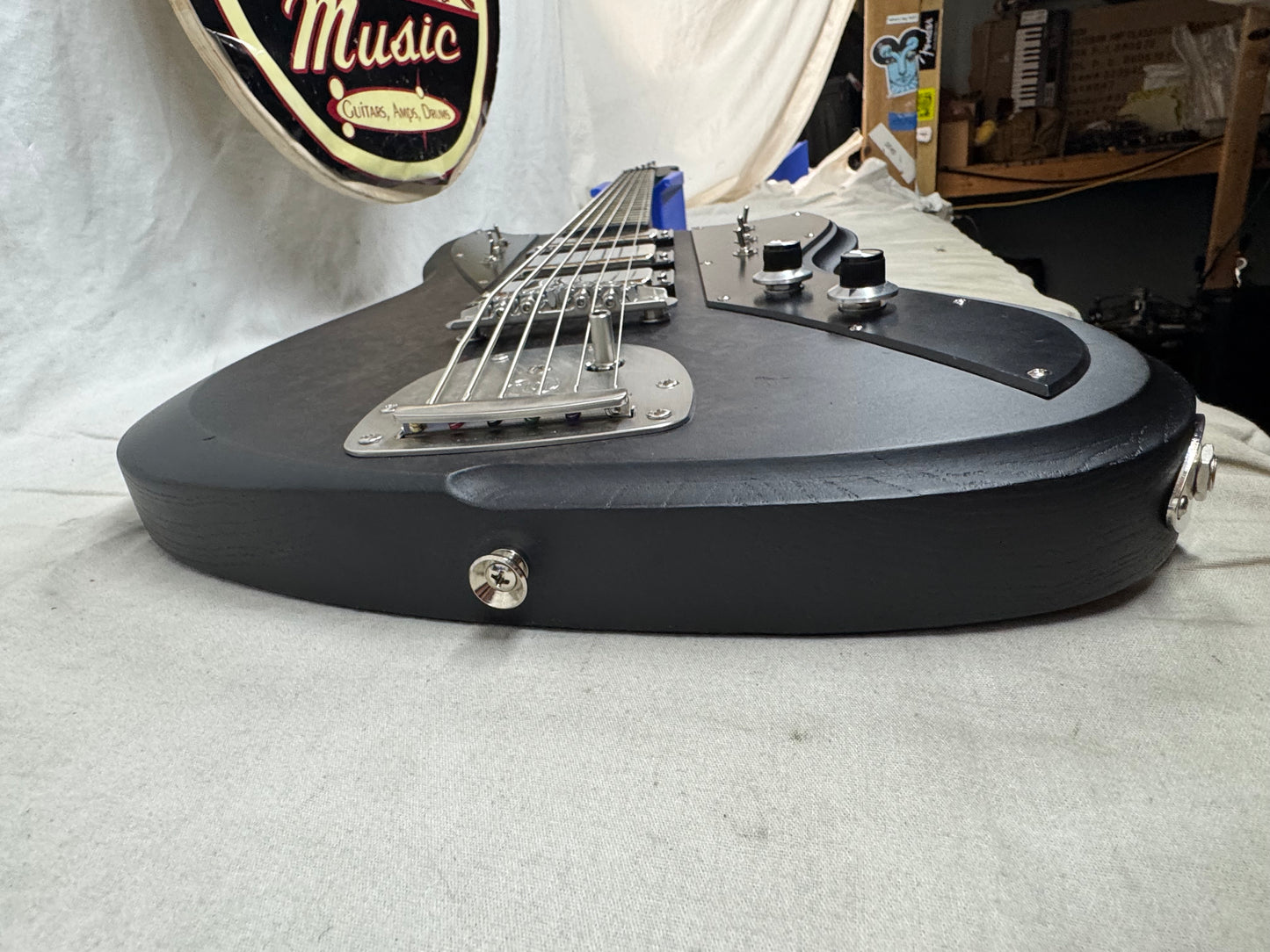 Dunable Yeti Bass VI 6-string Bass Guitar with Case