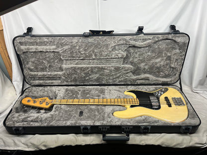 Fender American 4-String Electric Jazz Bass 1977 with Hard Case - Split in Fretboard only at the first fret *see photos*
